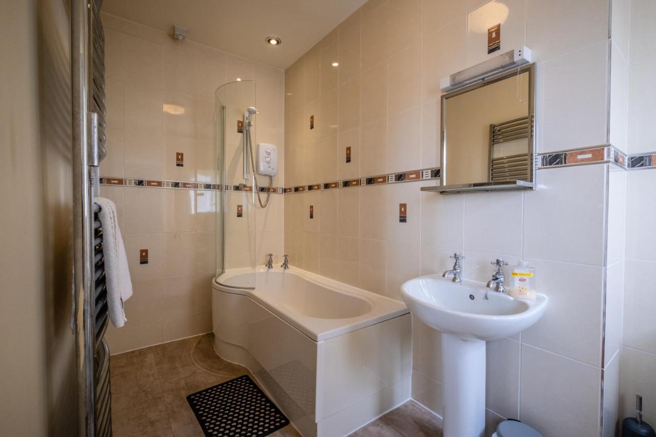 The Crown Hotel Моркем Екстер'єр фото